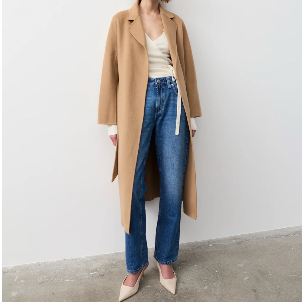 The Curated Classic Coat in Camel Size Medium. Wool and Cashmere blend